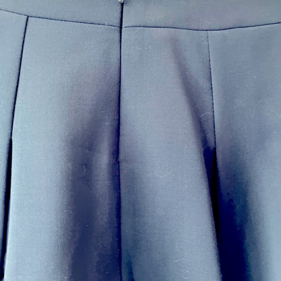 Vince pleated navy wool mini skirt w/black leather trim, size 2 - Picture 5 of 6